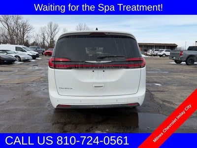 2024 Chrysler Pacifica Touring L
